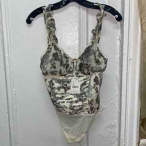 Women Intimately free people/ Size XS/TP / New with tags/ color : ivory